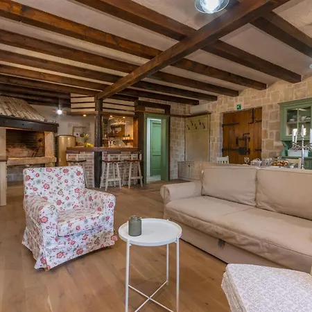 Calandra Villa