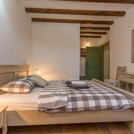 Calandra Villa Pakostane