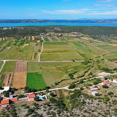 Calandra Villa