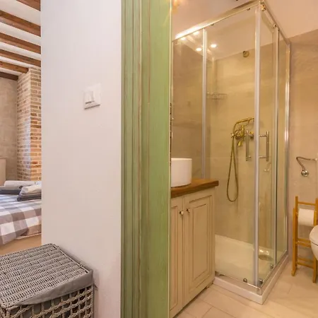 Calandra Villa *