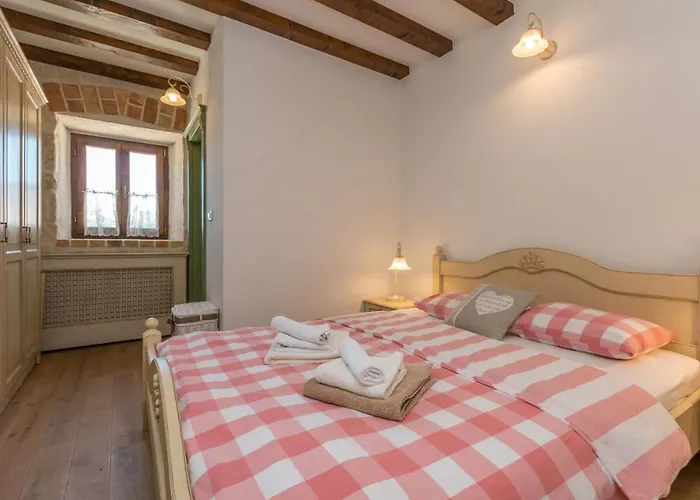 Calandra Villa Pakostane