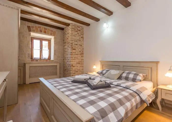 Calandra Vila Pakostane